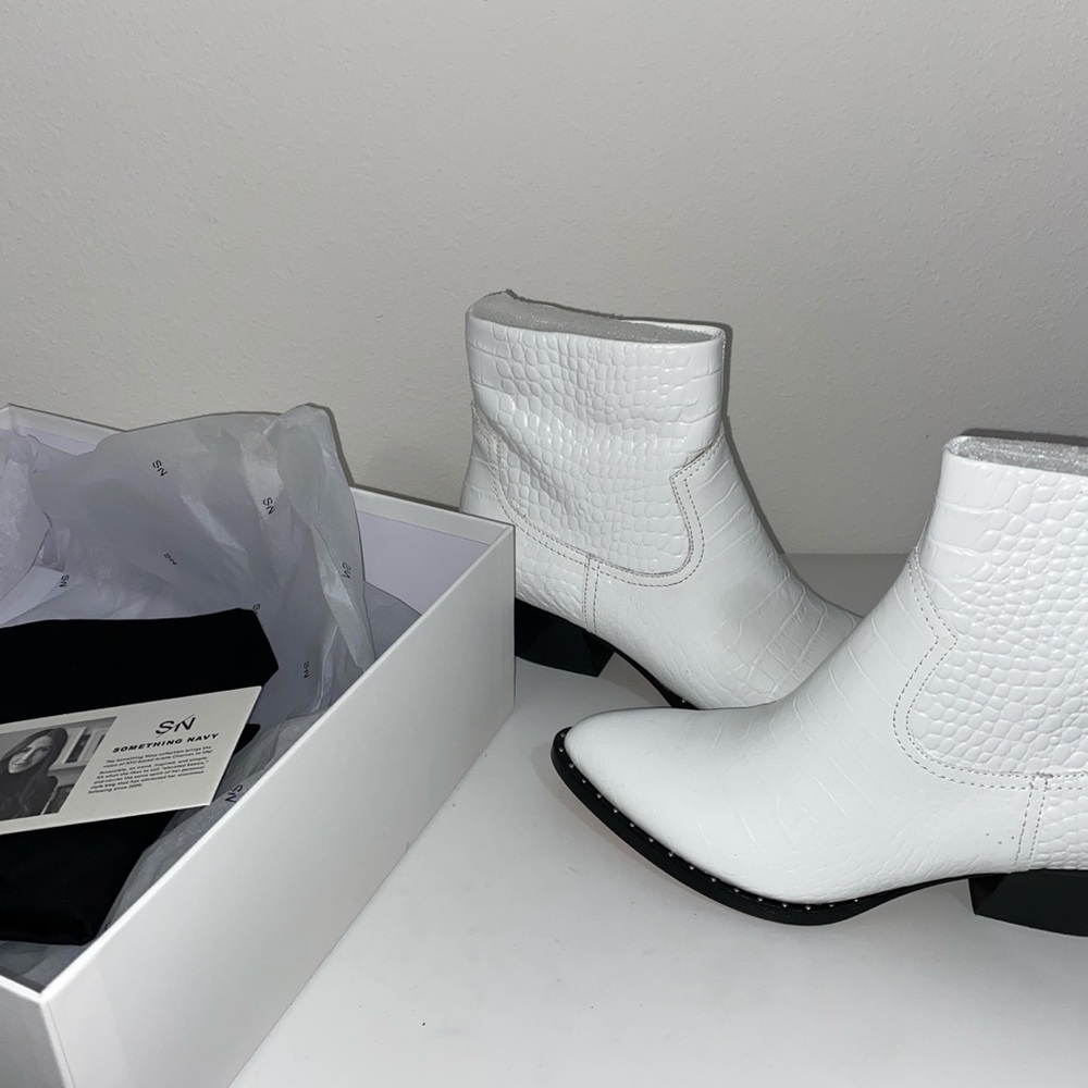 Brand New Something Navy white boots - Picture 2 of 8
